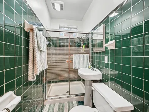 4749 North Dover Street Chicago IL 60640