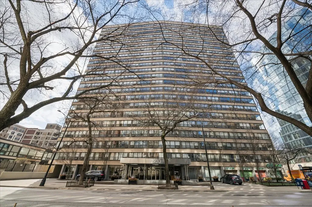 2930 North Sheridan Road Chicago IL 60657