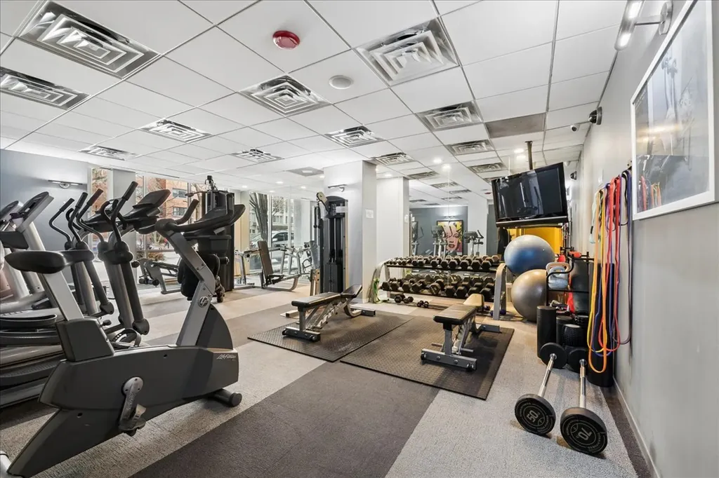 2930 North Sheridan Road Chicago IL 60657