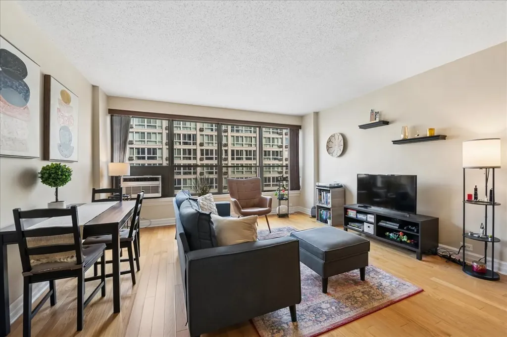 2930 North Sheridan Road Chicago IL 60657