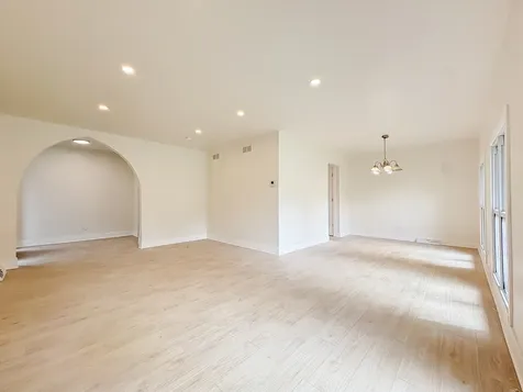18013 Park Avenue Lansing IL 60438