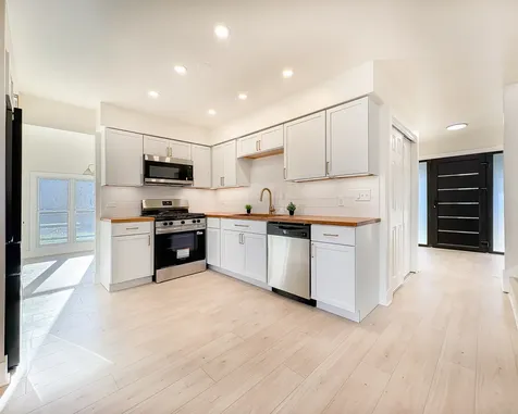 18013 Park Avenue Lansing IL 60438