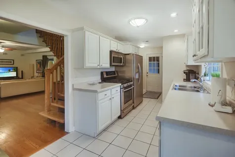 198 Oakwood Drive Wood Dale IL 60191