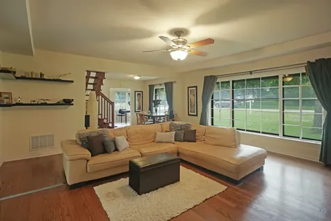 198 Oakwood Drive Wood Dale IL 60191