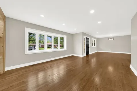 3245 South Manor Drive Lansing IL 60438