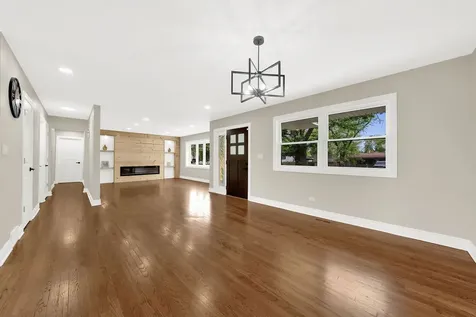 3245 South Manor Drive Lansing IL 60438
