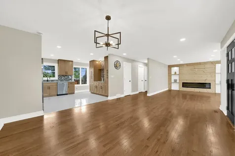 3245 South Manor Drive Lansing IL 60438