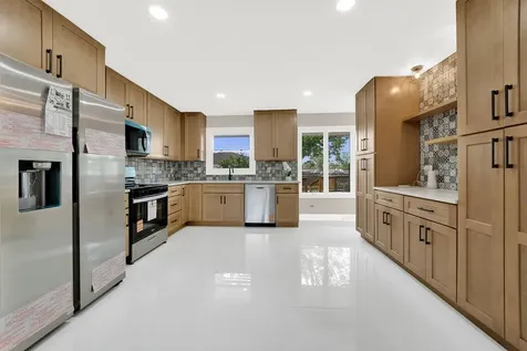 3245 South Manor Drive Lansing IL 60438