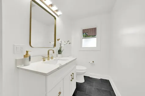3245 South Manor Drive Lansing IL 60438