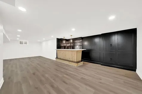 3245 South Manor Drive Lansing IL 60438
