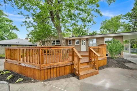3245 South Manor Drive Lansing IL 60438