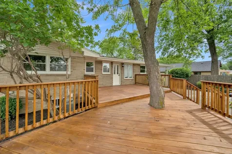 3245 South Manor Drive Lansing IL 60438
