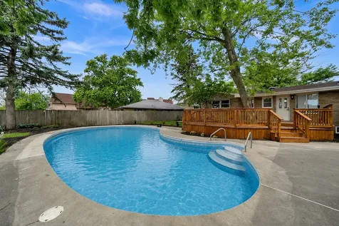 3245 South Manor Drive Lansing IL 60438