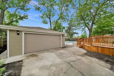 3245 South Manor Drive Lansing IL 60438