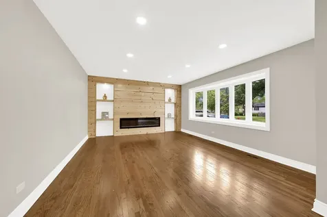 3245 South Manor Drive Lansing IL 60438