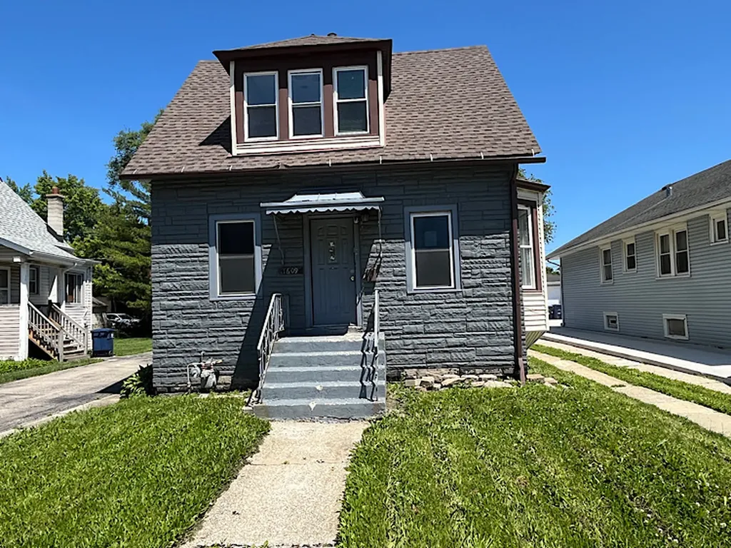 1609 South 9th Avenue Maywood IL 60153