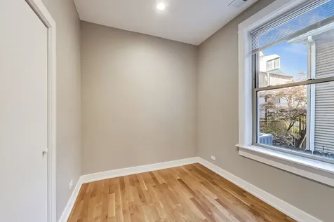 1914 West Crystal Street Chicago IL 60622