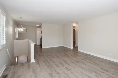 123 Fairlane Court Bloomingdale IL 60108