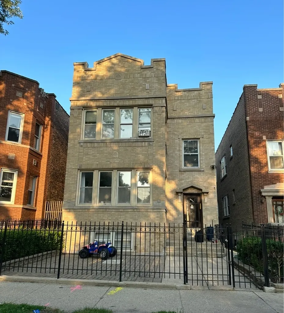 5632 North Rockwell Street Chicago IL 60659