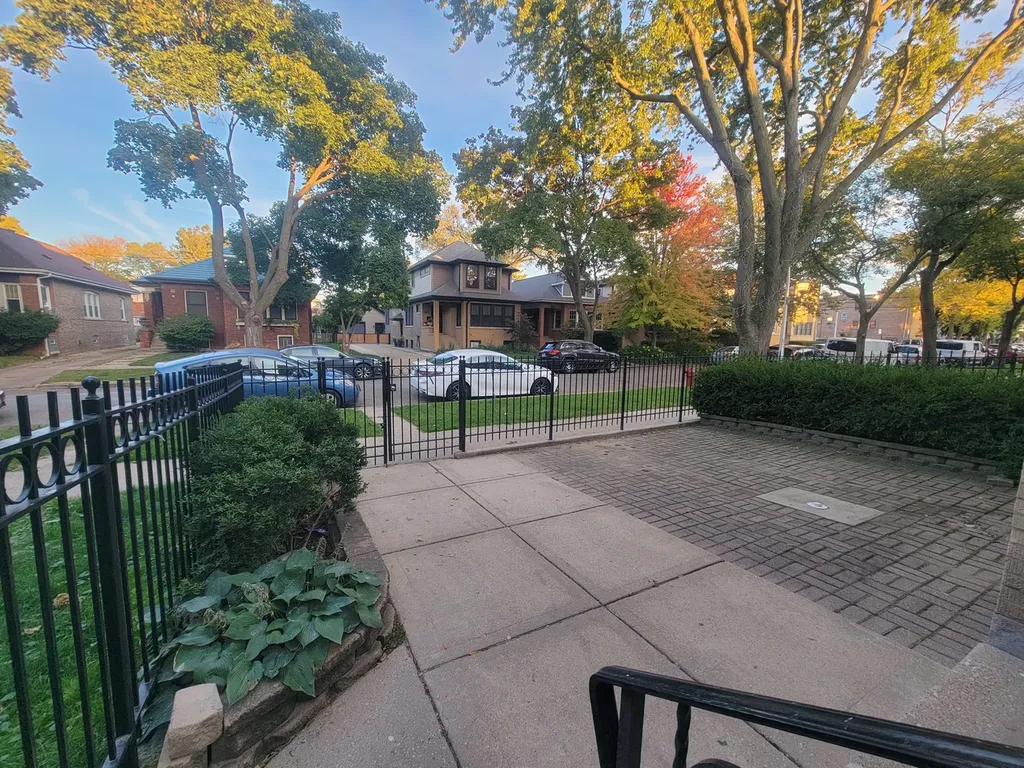 5632 North Rockwell Street Chicago IL 60659
