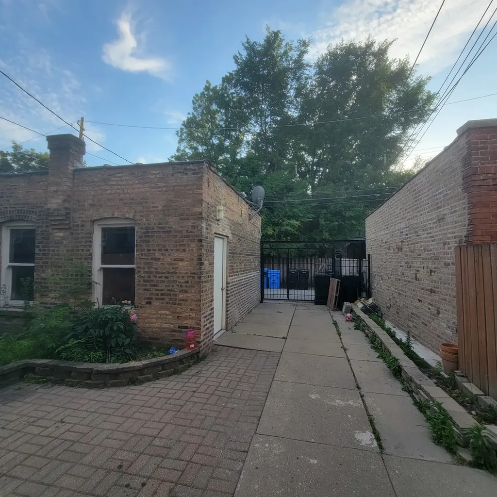 5632 North Rockwell Street Chicago IL 60659