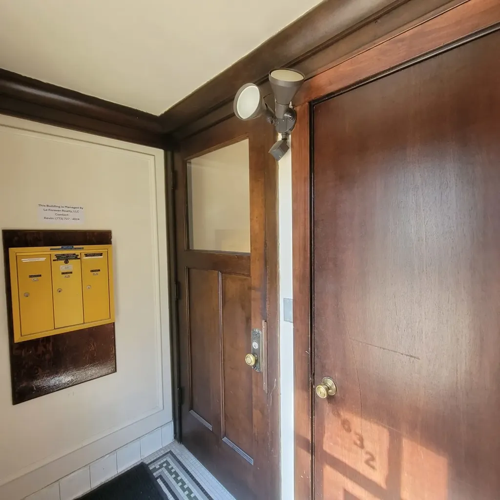 5632 North Rockwell Street Chicago IL 60659