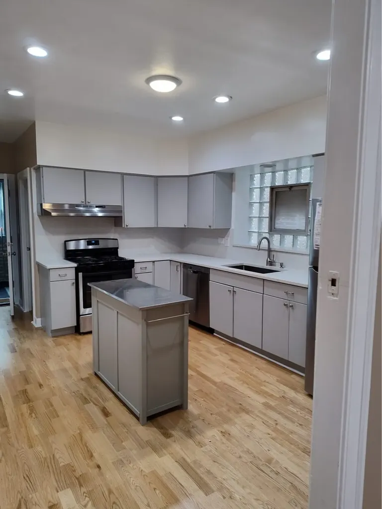 5632 North Rockwell Street Chicago IL 60659