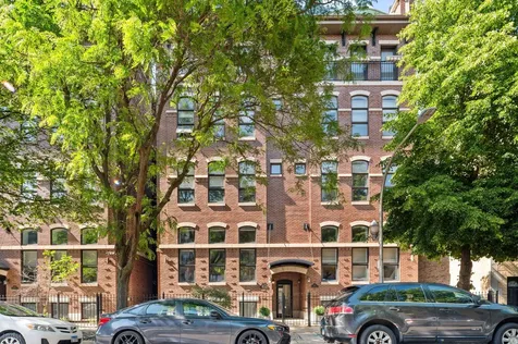 924 West Dakin Street Chicago IL 60613