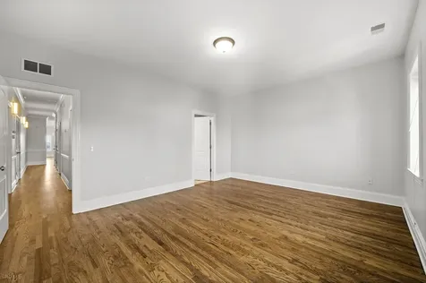 924 West Dakin Street Chicago IL 60613
