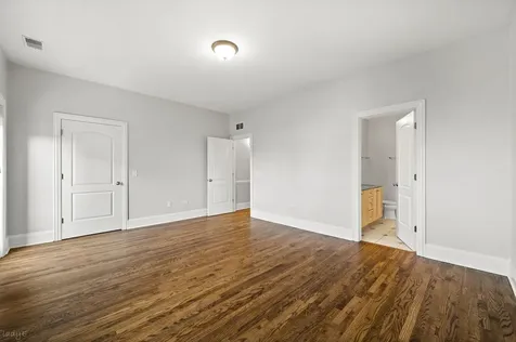 924 West Dakin Street Chicago IL 60613