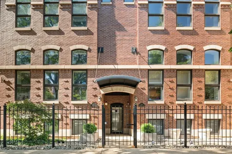 924 West Dakin Street Chicago IL 60613
