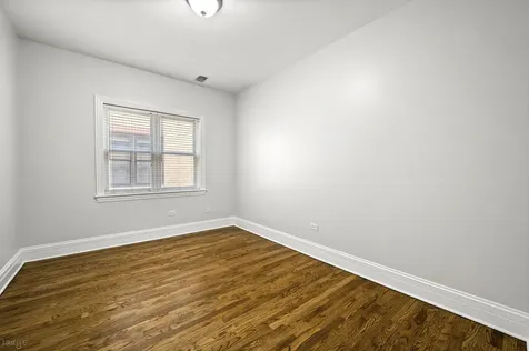 924 West Dakin Street Chicago IL 60613
