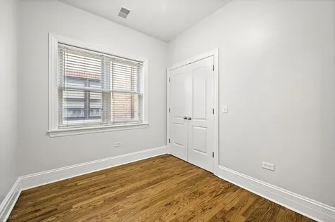 924 West Dakin Street Chicago IL 60613