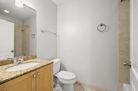 924 West Dakin Street Chicago IL 60613