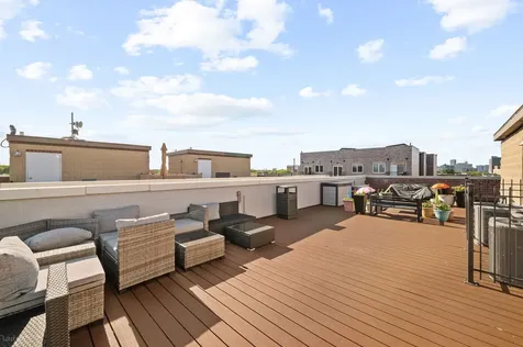 924 West Dakin Street Chicago IL 60613