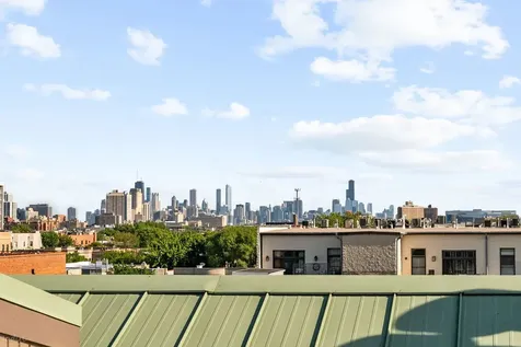 924 West Dakin Street Chicago IL 60613