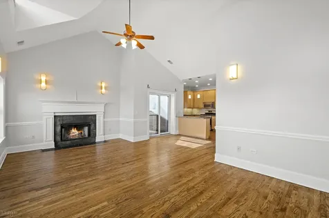 924 West Dakin Street Chicago IL 60613