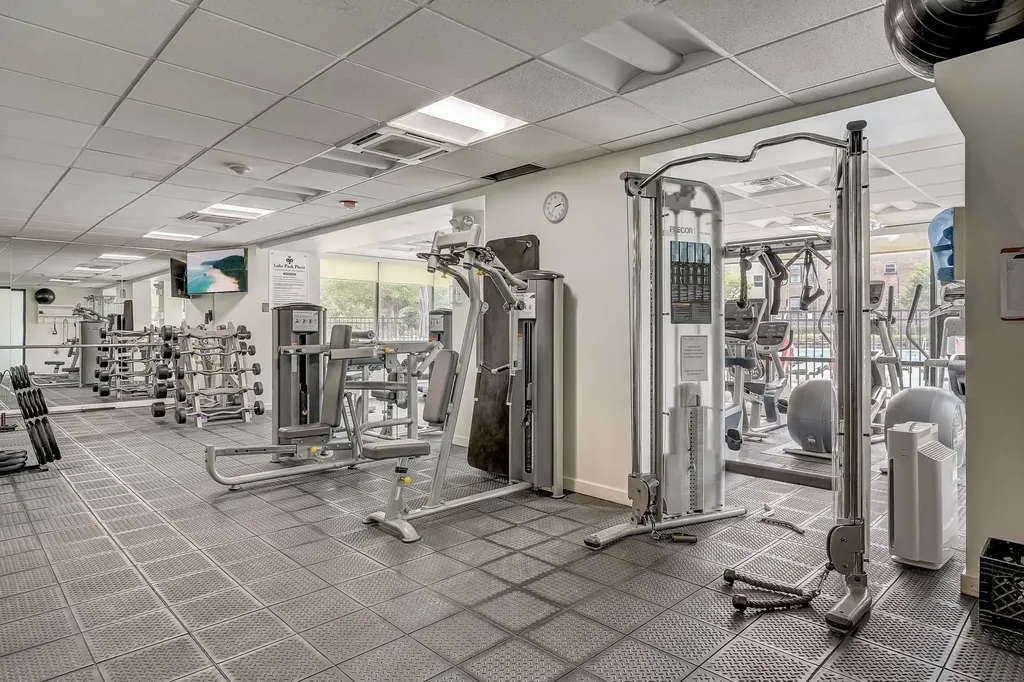 3930 North Pine Grove Avenue Chicago IL 60613