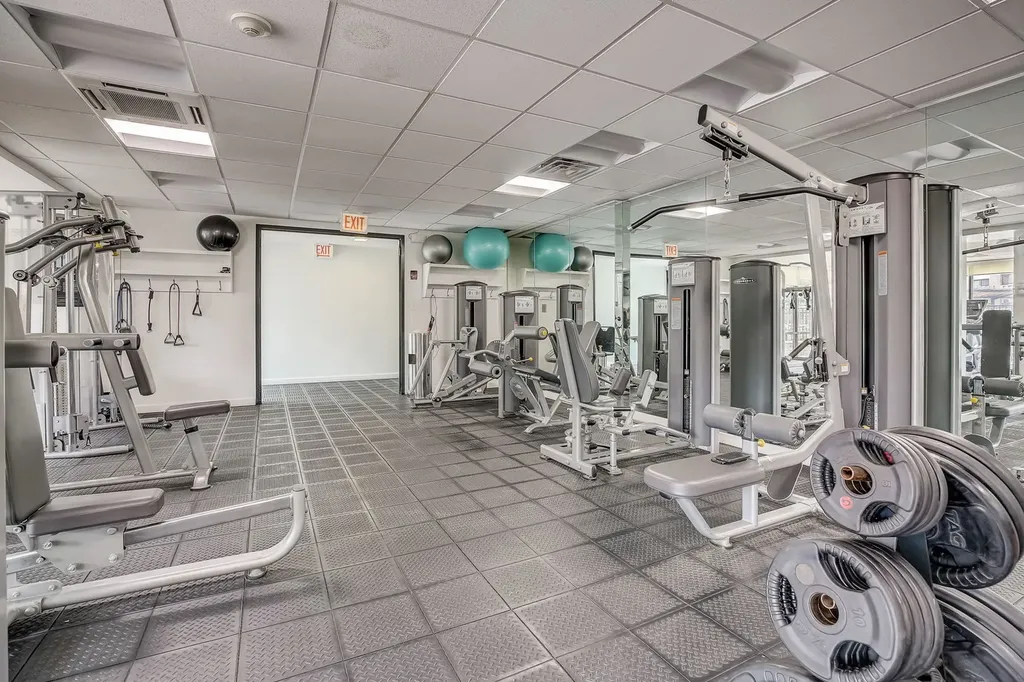 3930 North Pine Grove Avenue Chicago IL 60613
