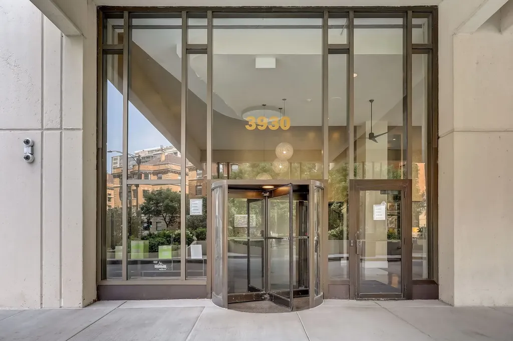 3930 North Pine Grove Avenue Chicago IL 60613