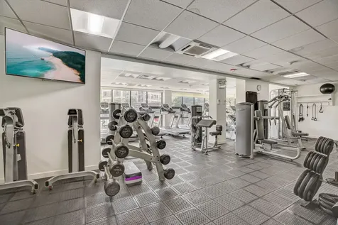 3930 North Pine Grove Avenue Chicago IL 60613