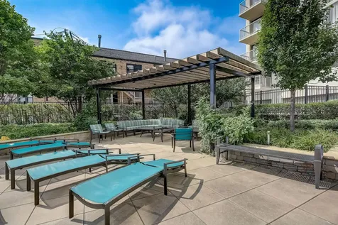 3930 North Pine Grove Avenue Chicago IL 60613