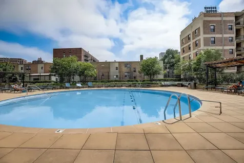 3930 North Pine Grove Avenue Chicago IL 60613