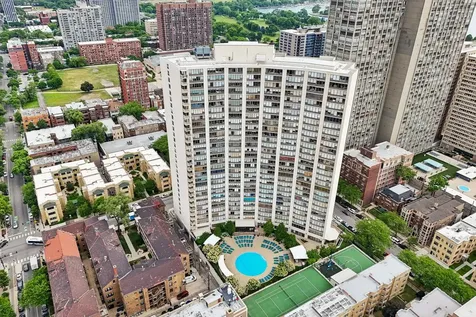 3930 North Pine Grove Avenue Chicago IL 60613