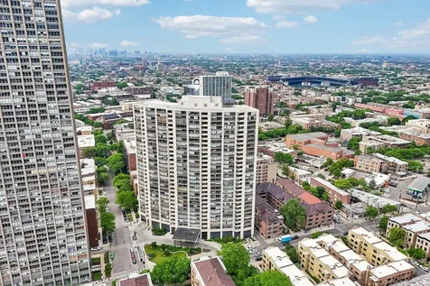 3930 North Pine Grove Avenue Chicago IL 60613