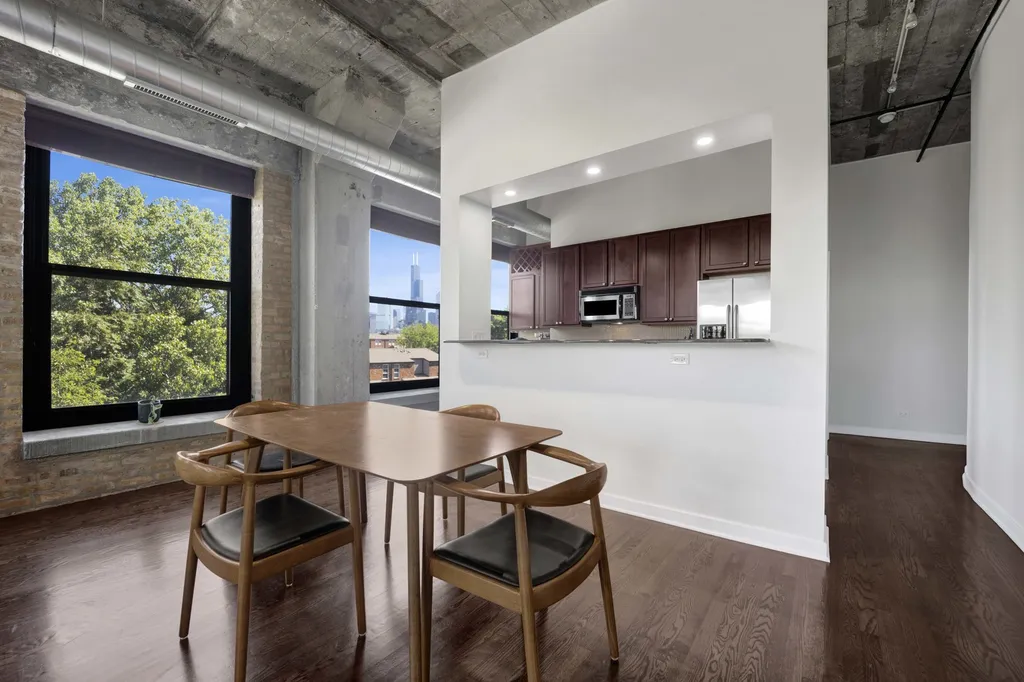 1069 West 14th Place Chicago IL 60608