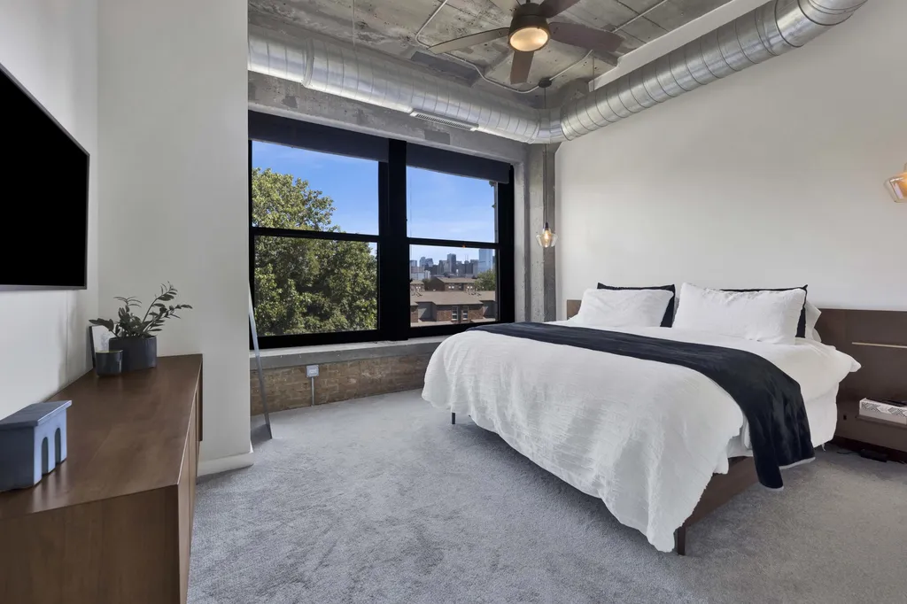 1069 West 14th Place Chicago IL 60608
