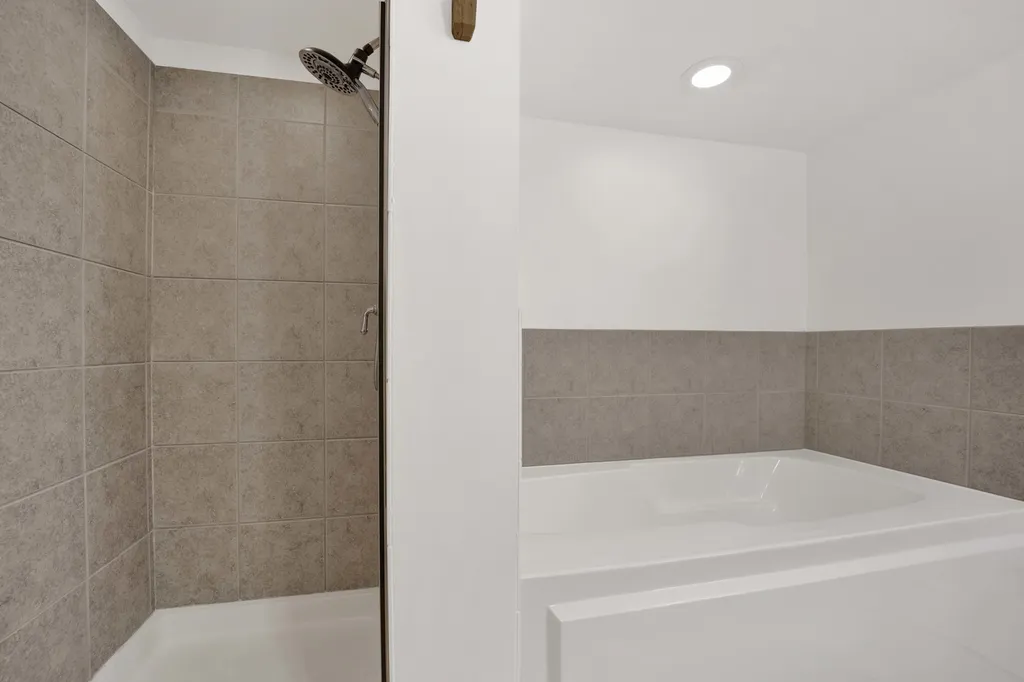 1069 West 14th Place Chicago IL 60608