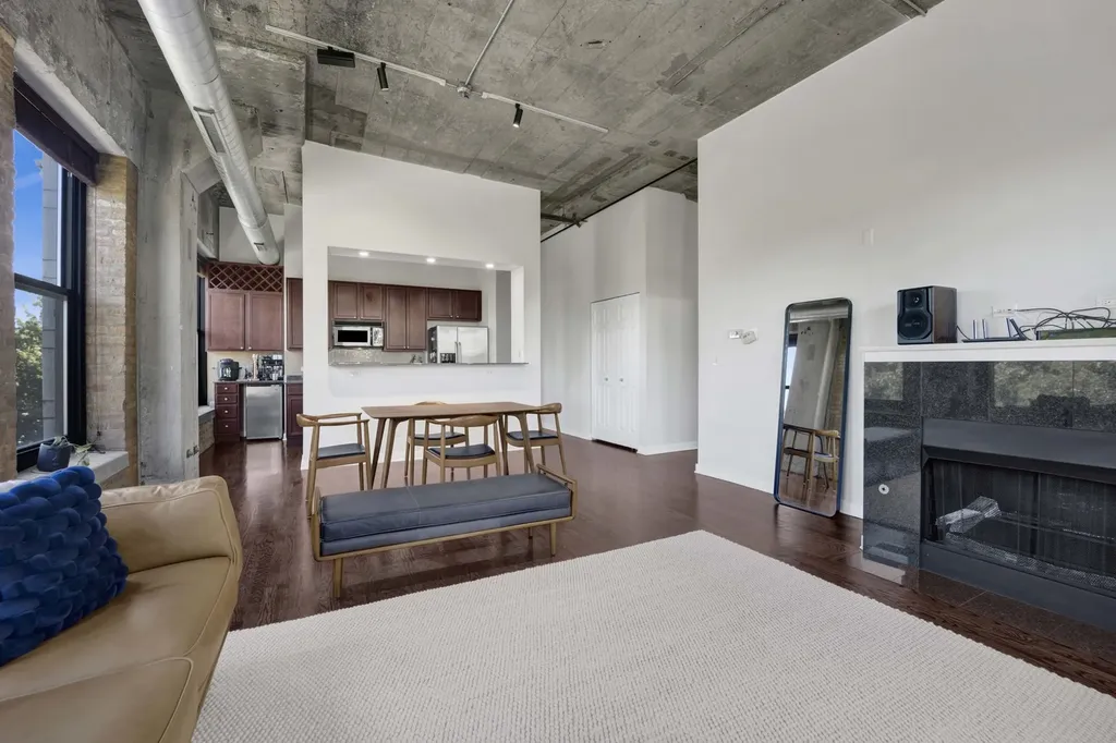 1069 West 14th Place Chicago IL 60608