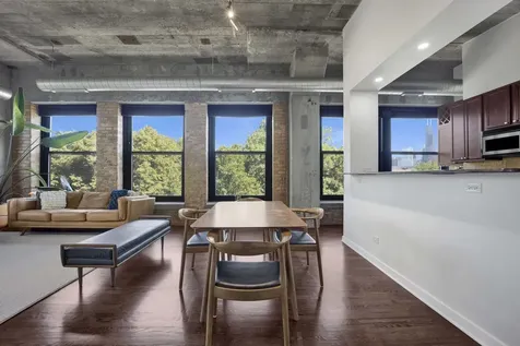 1069 West 14th Place Chicago IL 60608